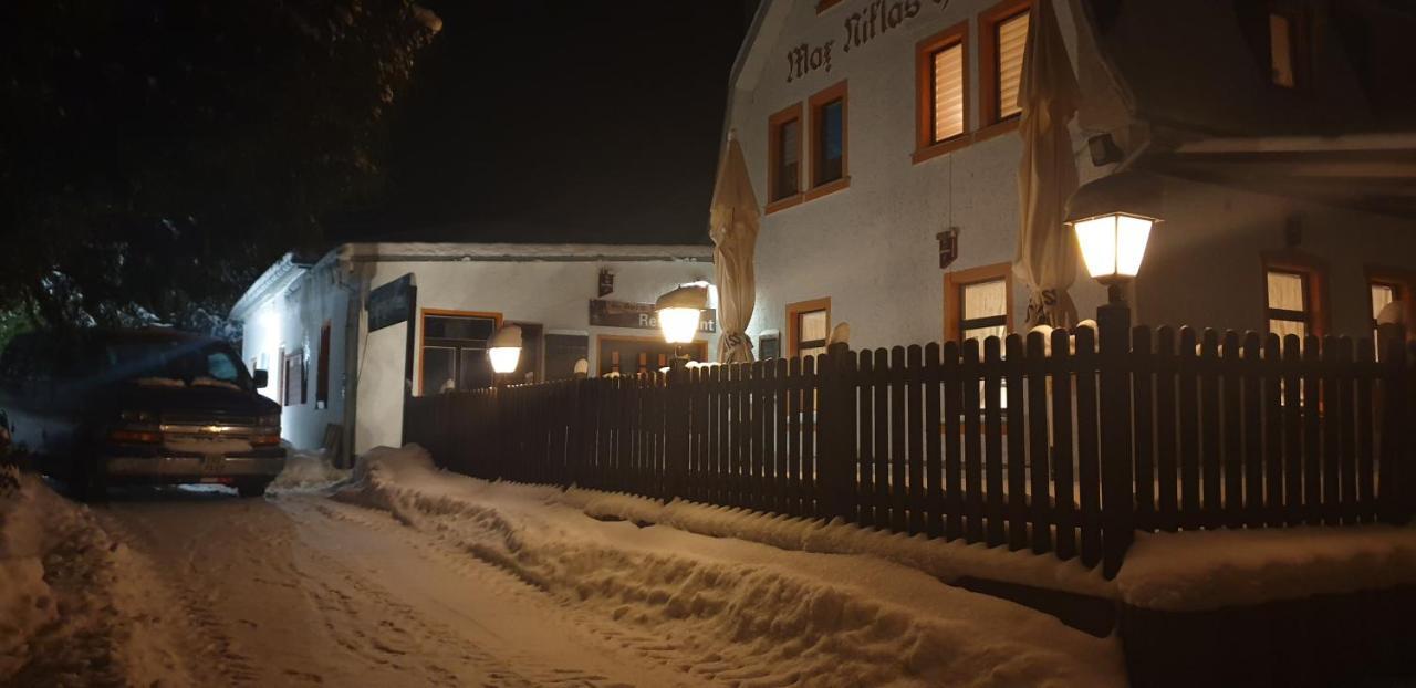 Ehrenfriedersdorf Pension Und Restaurant Die Burg מראה חיצוני תמונה