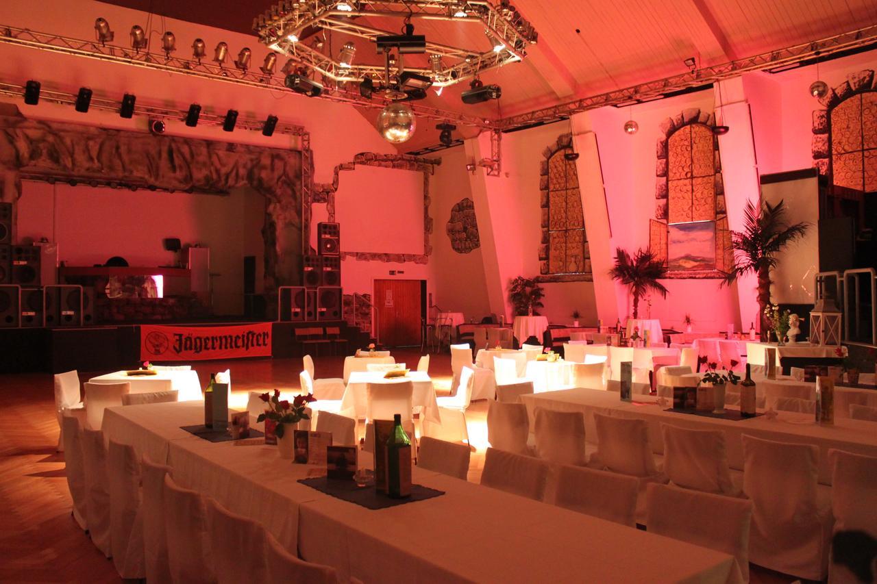 Ehrenfriedersdorf Pension Und Restaurant Die Burg מראה חיצוני תמונה